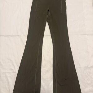 Under Armour Women’s Small Olive Green Flare Leggings Stretch EUC